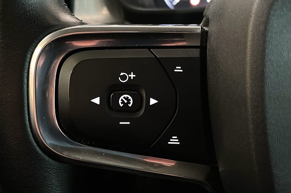 Volvo XC40 14 of 24