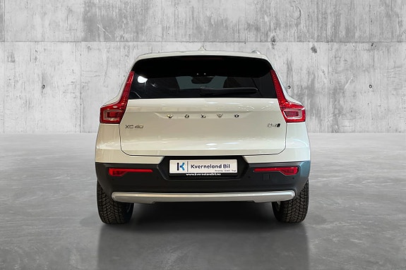 Volvo XC40 6 of 24