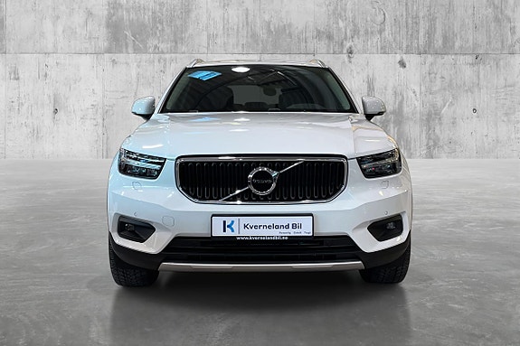 Volvo XC40 2 of 24