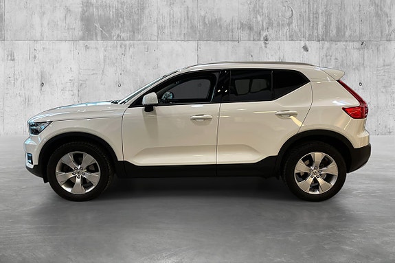 Volvo XC40 8 of 24