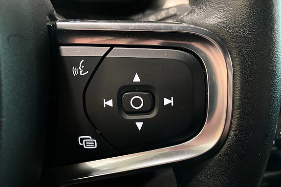 Volvo XC40 15 of 24