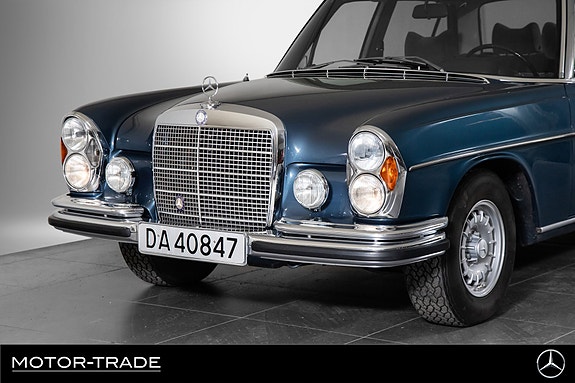 Mercedes-Benz 300 SEL 2 of 30