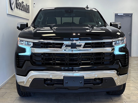 Chevrolet 3 of 30