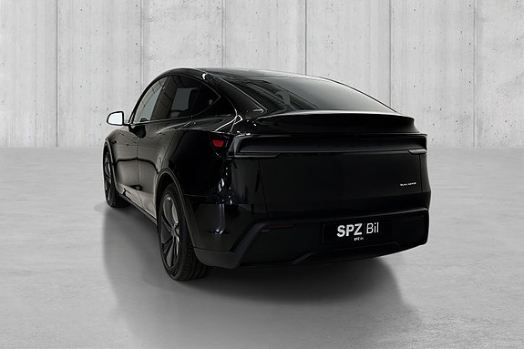Tesla Model Y 6 of 20