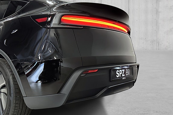 Tesla Model Y 7 of 20