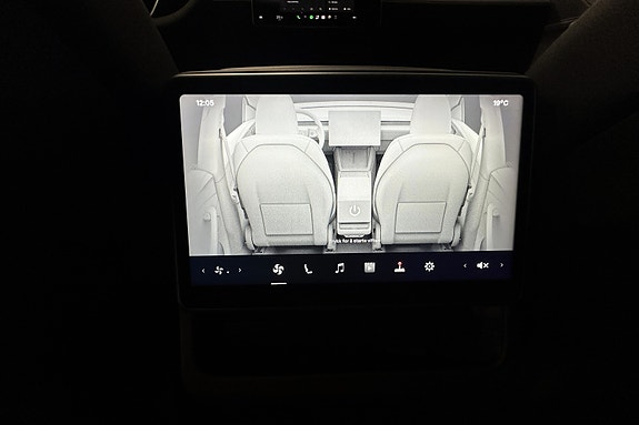 Tesla Model Y 19 of 20