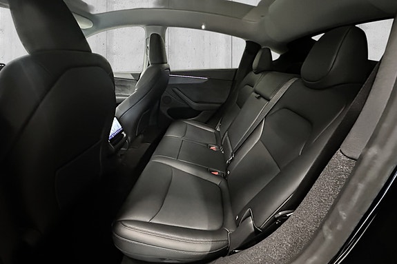 Tesla Model Y 13 of 20