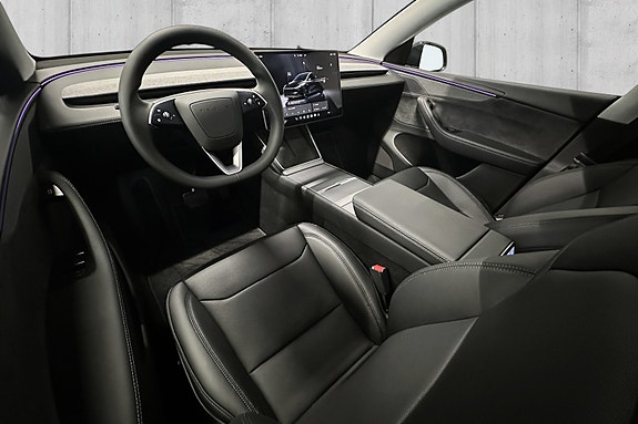 Tesla Model Y 10 of 20