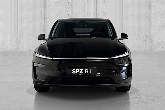 Tesla Model Y 3 of 20