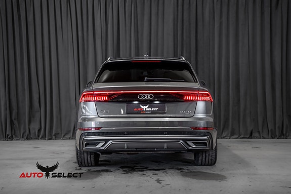 Audi Q8 12 of 30