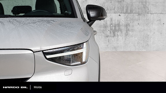 Volvo XC40 3 of 30