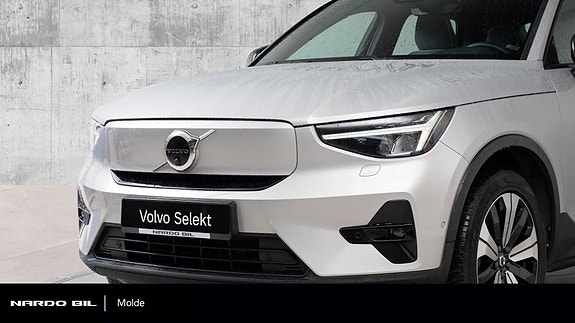 Volvo XC40 4 of 30