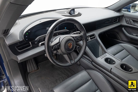 Porsche Taycan Cross Turismo 8 of 30