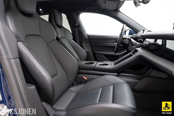 Porsche Taycan Cross Turismo 14 of 30