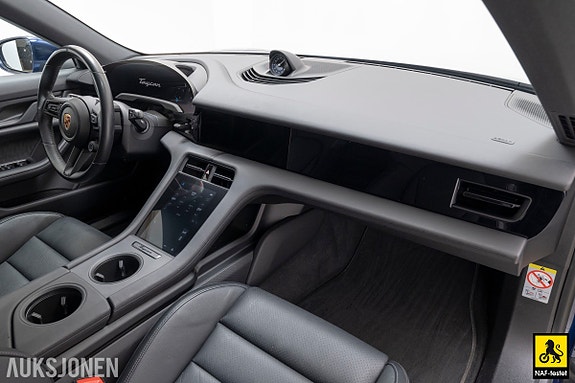 Porsche Taycan Cross Turismo 13 of 30