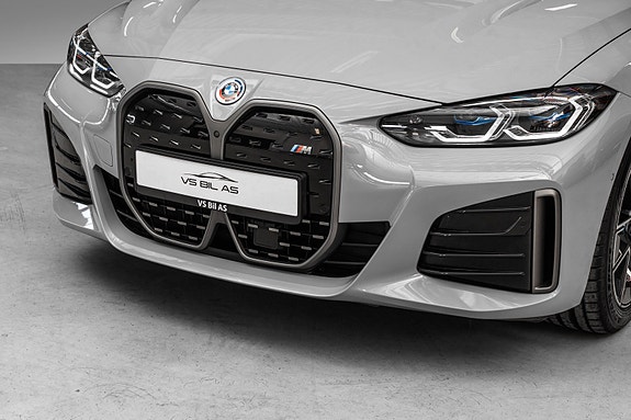 BMW i4 2 of 28