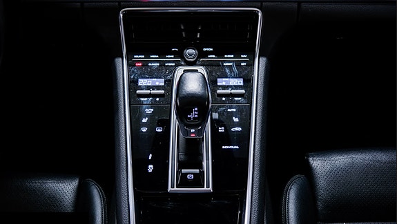 Porsche Panamera 4 27 of 30