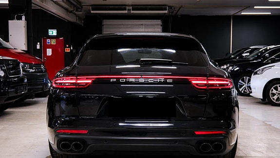 Porsche Panamera 4 13 of 30