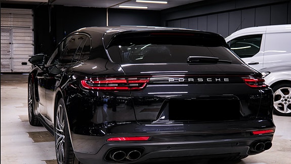 Porsche Panamera 4 12 of 30