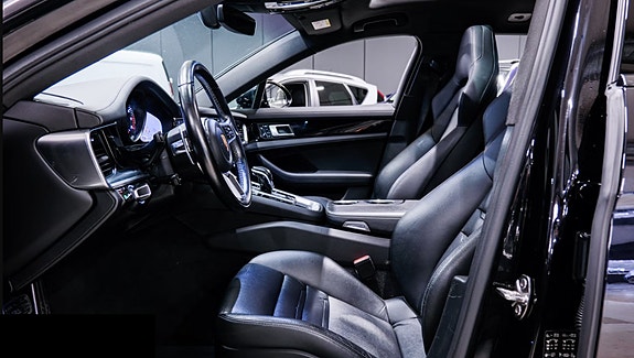 Porsche Panamera 4 21 of 30