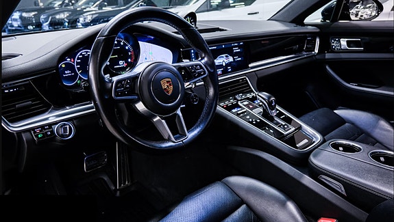 Porsche Panamera 4 24 of 30