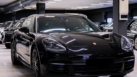 Porsche Panamera 4 2 of 30
