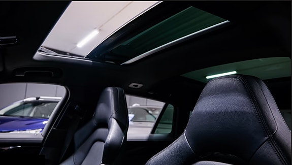 Porsche Panamera 4 17 of 30