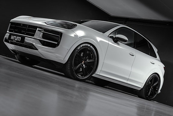 Porsche Cayenne 2 of 30