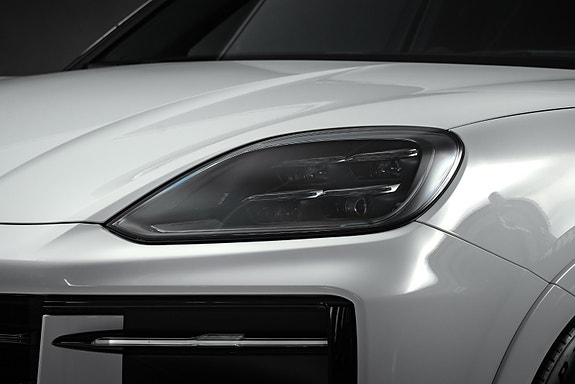 Porsche Cayenne 4 of 30