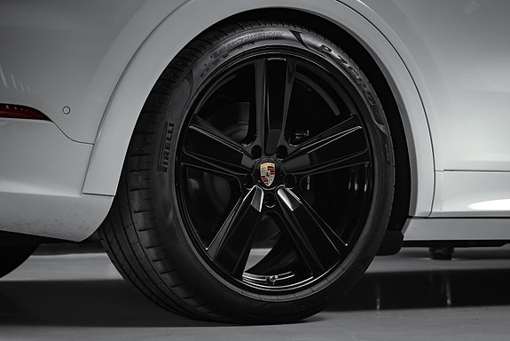 Porsche Cayenne 15 of 30