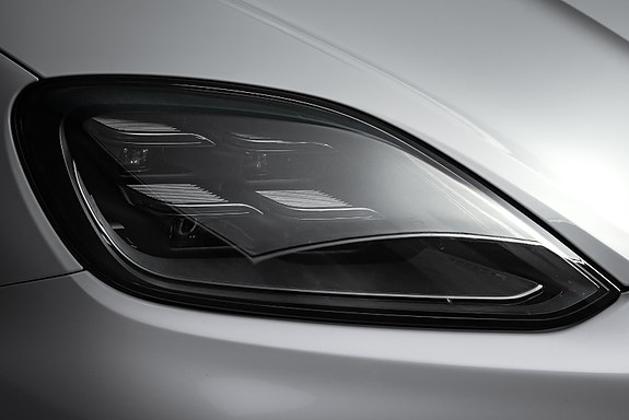 Porsche Cayenne 9 of 30