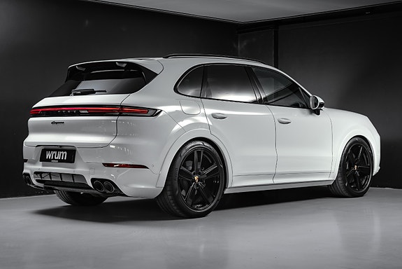 Porsche Cayenne 13 of 30