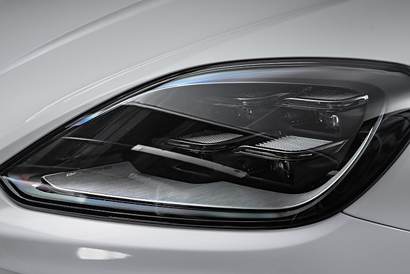 Porsche Cayenne 5 of 30