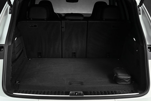 Porsche Cayenne 27 of 30