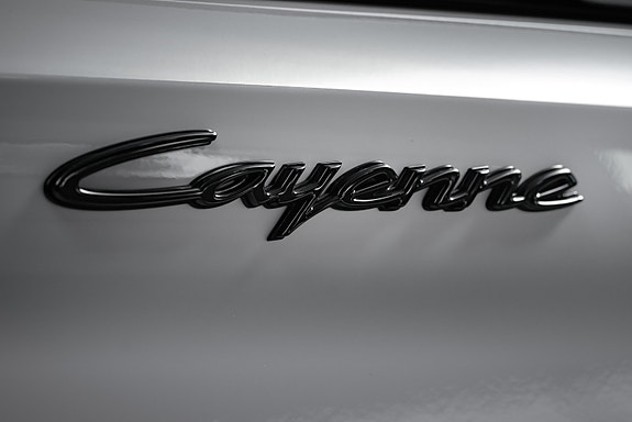 Porsche Cayenne 24 of 30