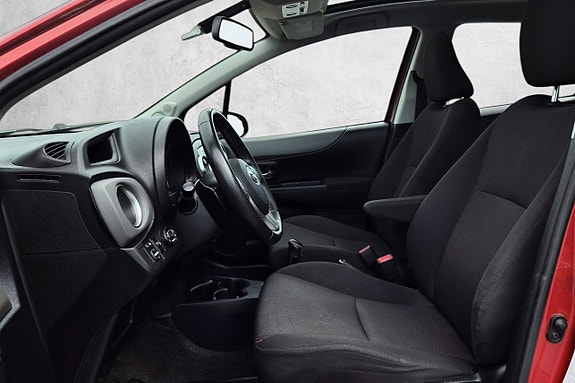 Toyota Yaris 18 of 30