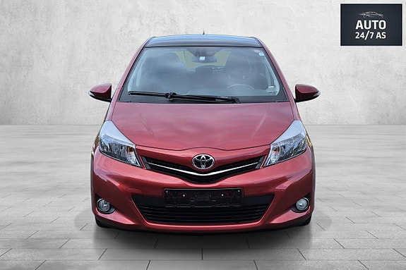 Toyota Yaris 4 of 30