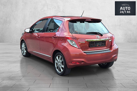 Toyota Yaris 11 of 30