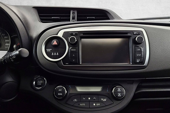 Toyota Yaris 25 of 30
