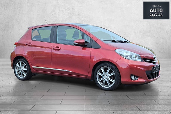 Toyota Yaris 8 of 30