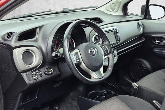 Toyota Yaris 17 of 30
