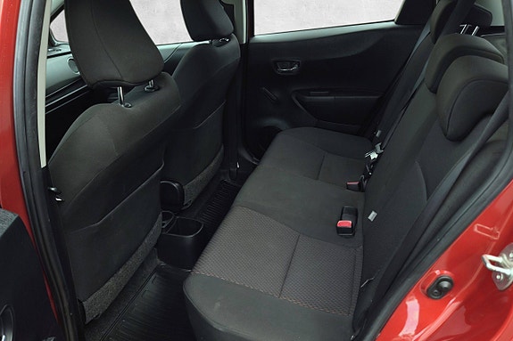 Toyota Yaris 22 of 30