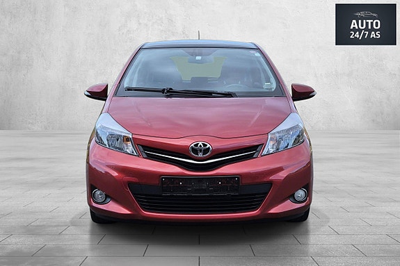 Toyota Yaris 3 of 30