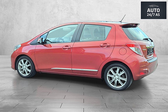 Toyota Yaris 12 of 30