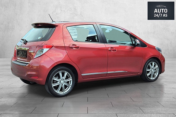 Toyota Yaris 9 of 30