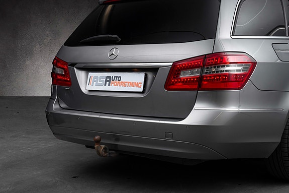 Mercedes-Benz E200C 6 of 26