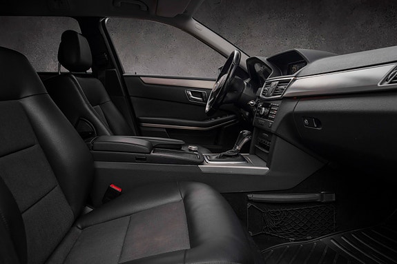 Mercedes-Benz E200C 24 of 26