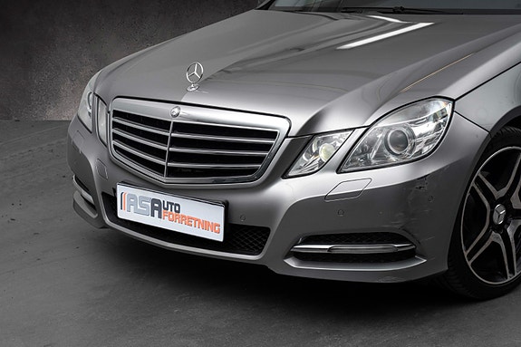 Mercedes-Benz E200C 2 of 26