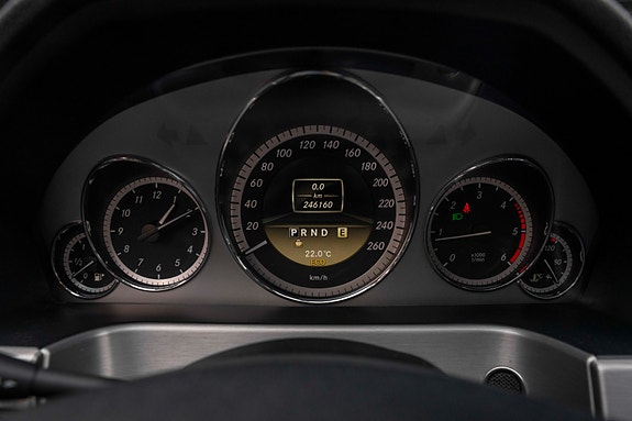 Mercedes-Benz E200C 16 of 26