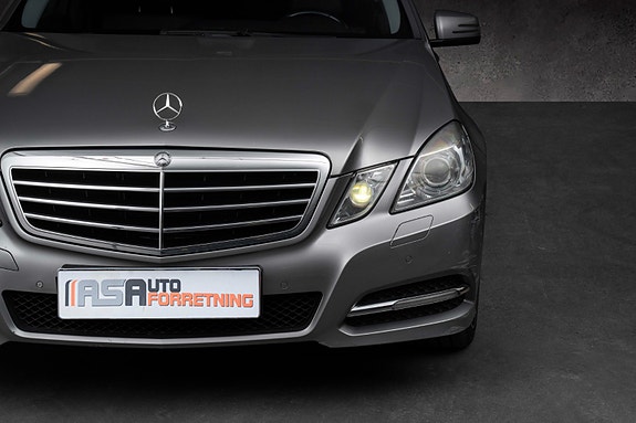 Mercedes-Benz E200C 4 of 26